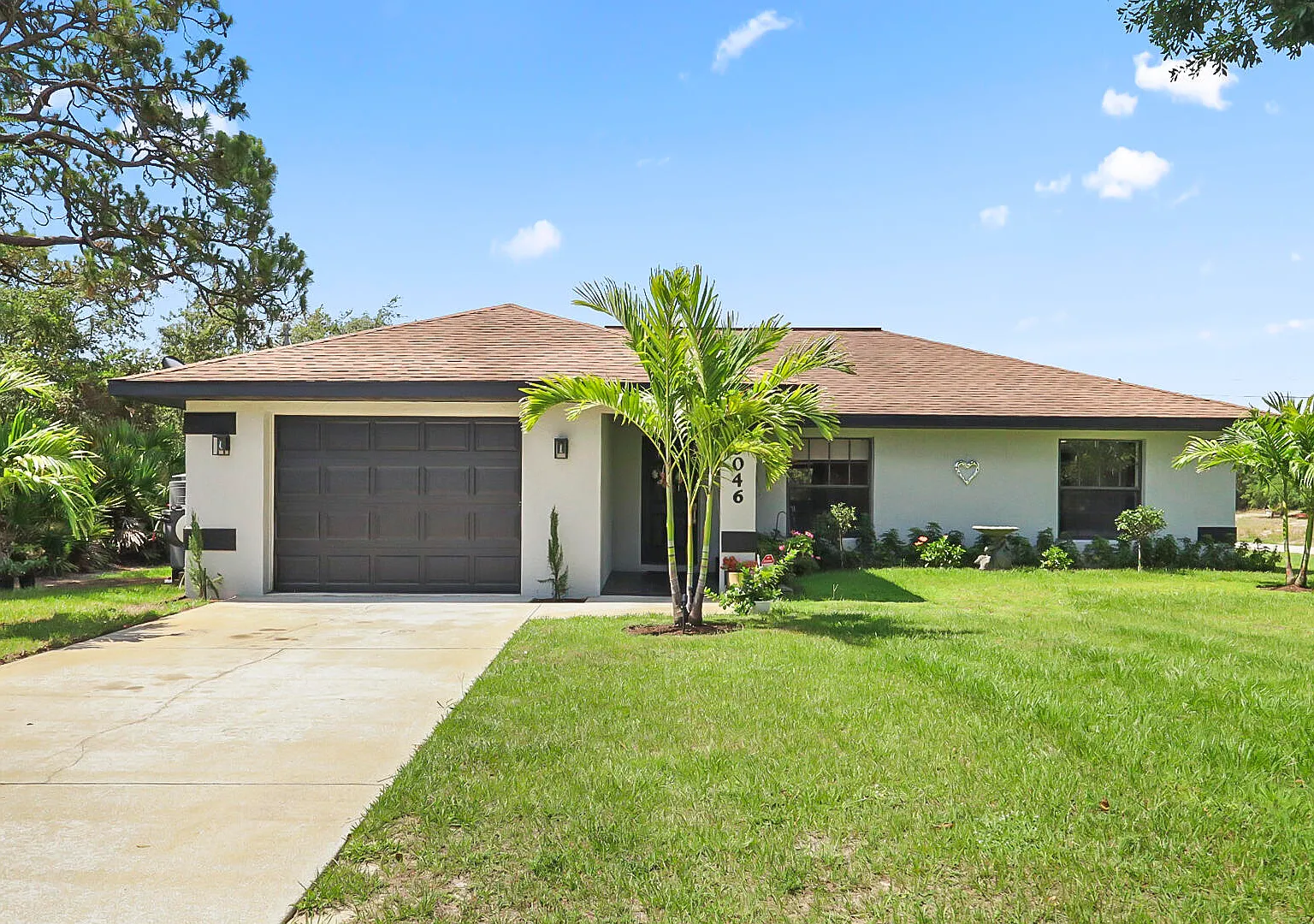 4 bed, 2.0 bath, 1726 sqft, $2,400 — Photo 1