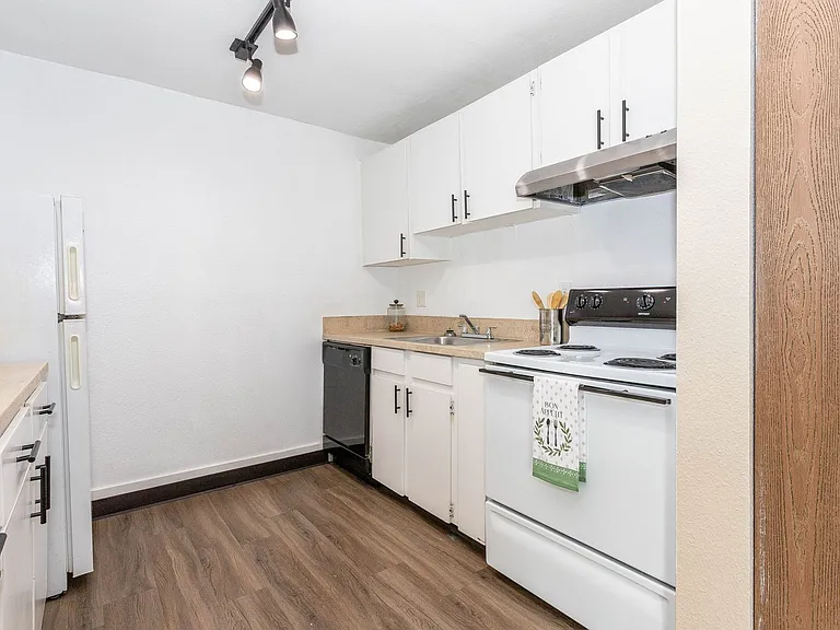 1731 S Boone St — Photo 2