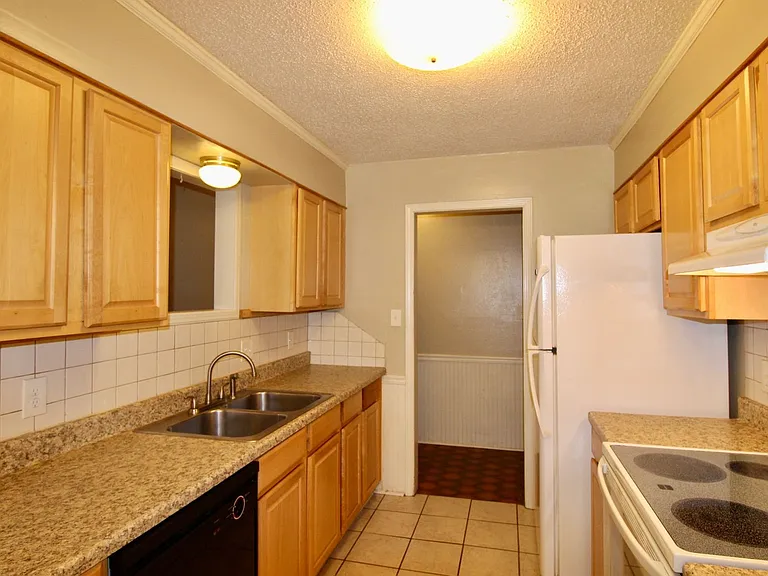 2124 Allenhurst St — Photo 6