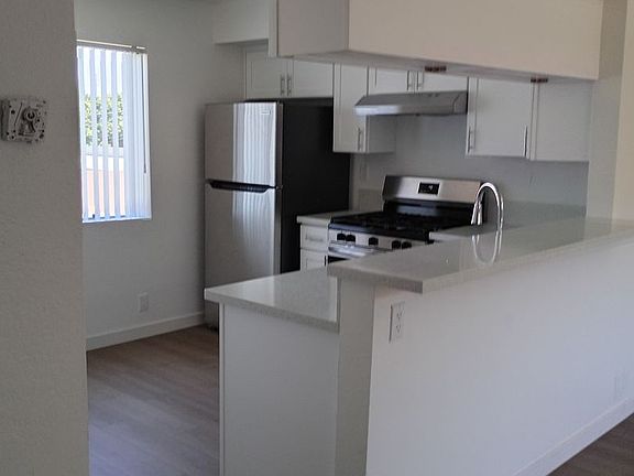 3rd image of 4862 W 118th Pl APT 2