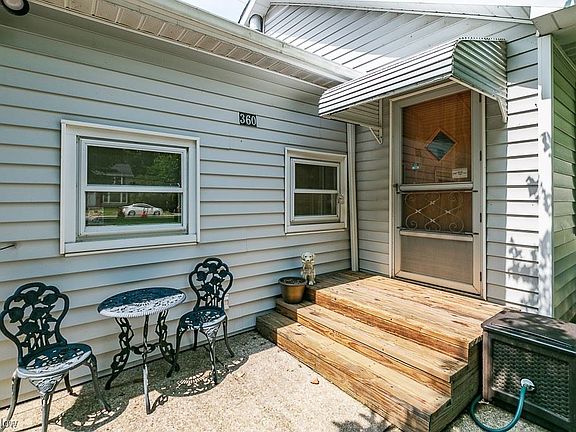 5th image of 360 E 324th St