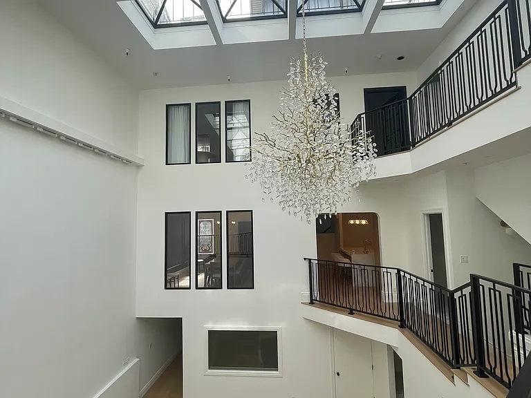 2822 Van Ness Ave — Photo 33