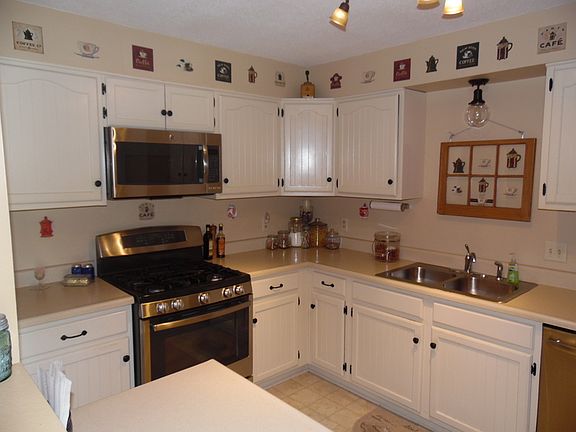 3rd image of 902 N 6th St