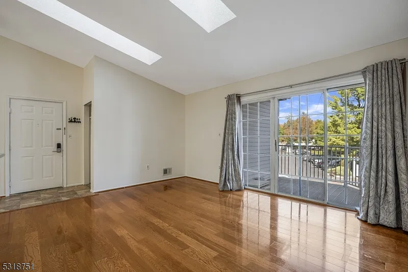 2 bed, 2.0 bath, $2,300 — Photo 3