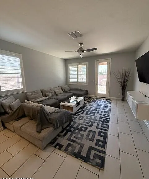1701 N Hillcrest — Photo 8