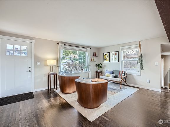 4th image of 11023 Parkview Avenue S