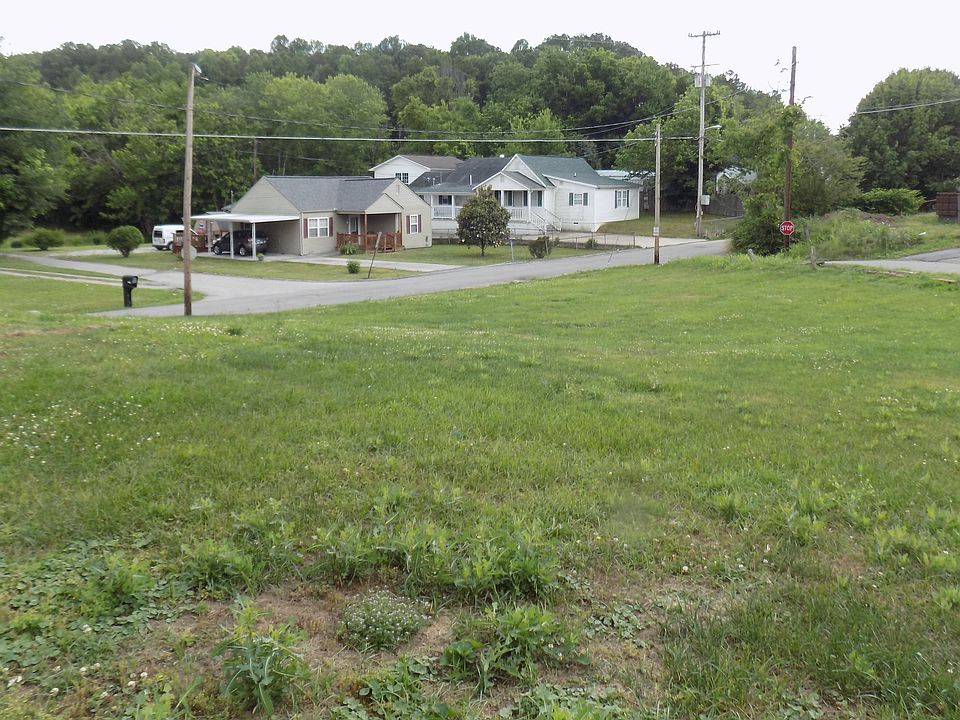 2nd image of 122 6th St
