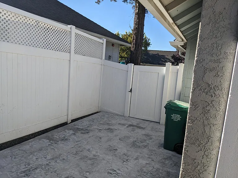985 Bluebell Way — Photo 21