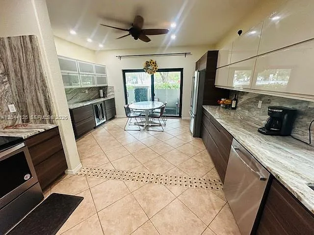 4318 NW 113th Pl — Photo 5