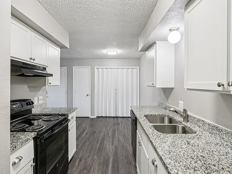 B1 - 2BD, 2BA - 920SF - Kitchen/Dining Room
