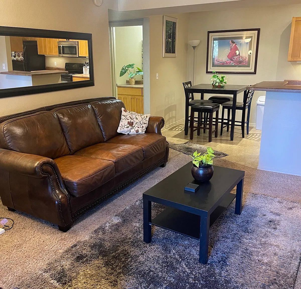 2 bed, 906 sqft, $1,800 — Photo 1