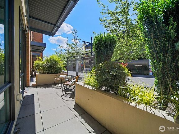 5th image of 400 Washington #115