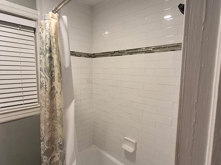 309 E Jones St — Photo 7