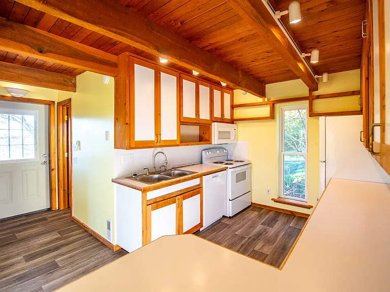 10644 Peach Ridge Rd — Photo 4