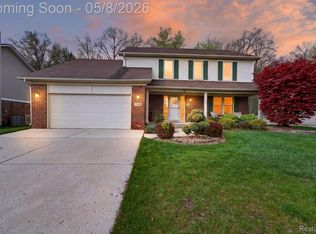 21746 Hildebrandt Dr, Flat Rock, MI 48134