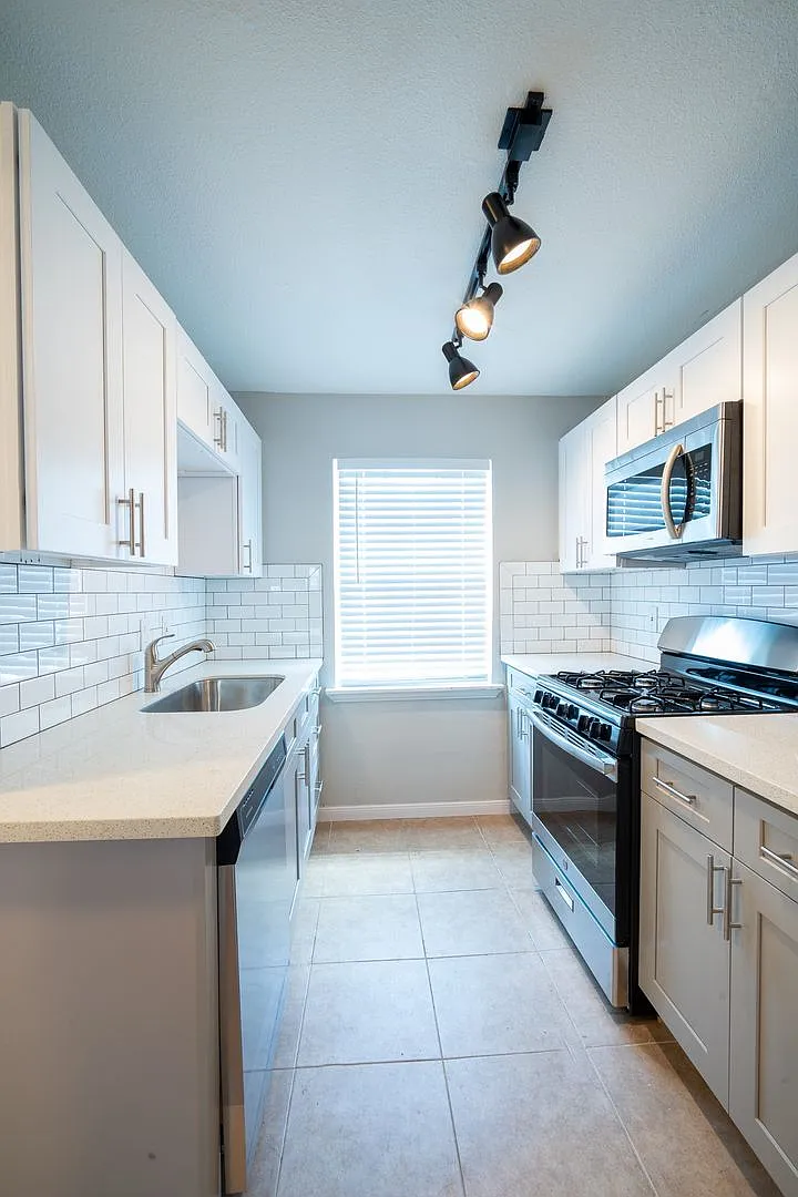 2501 Delano Street — Photo 2