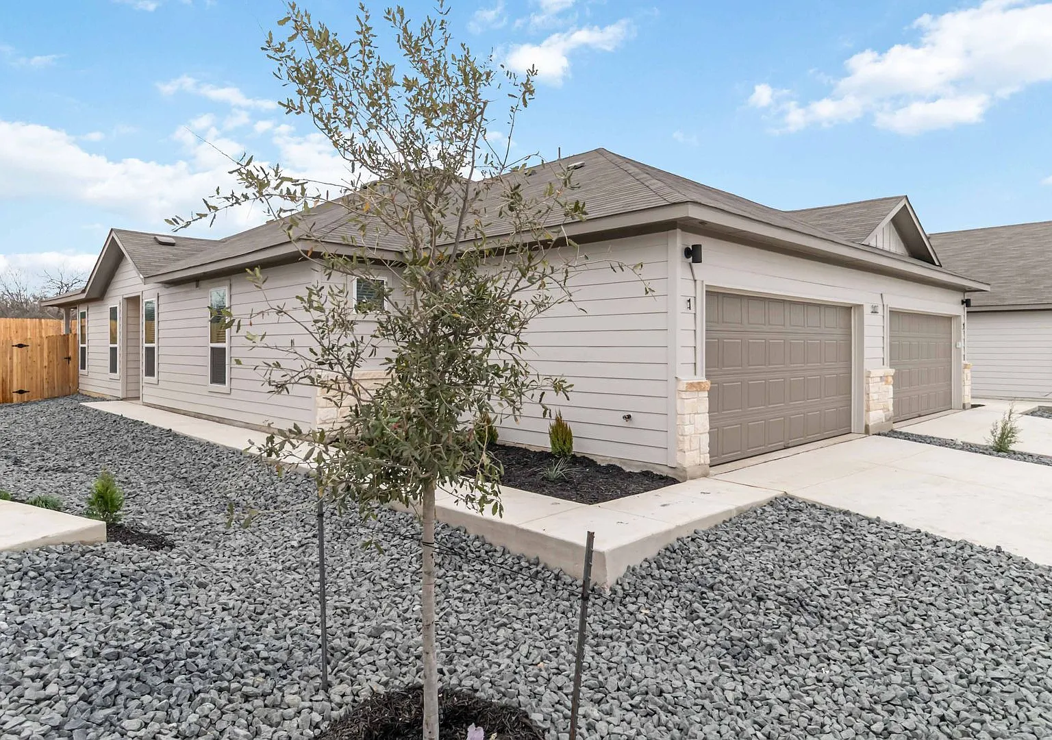 6 Week Free Move-In Special! Brand New Townhome in Morgan's Ridge | High Ceilings, Private Yard &... — Photo 2