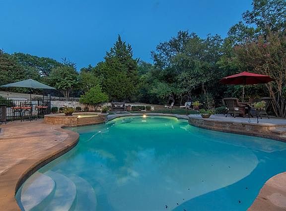 3rd image of 460 Ashwood Ln