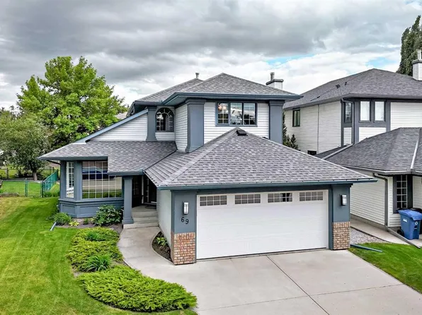 69 W Douglas Woods Mnr SE, Calgary, AB T2Z 2E8