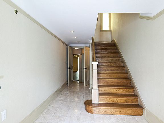 3rd image of 121 Avila St
