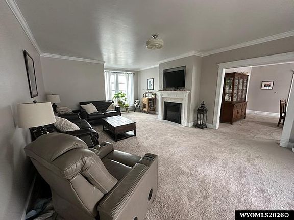 5th image of 509 W Maple St