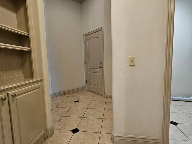 513 Summit View Ct — Photo 16