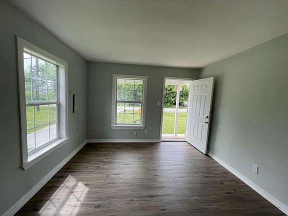 4th image of 327 De Haven St