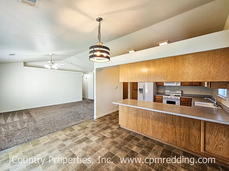 971 Paramount Way — Photo 4