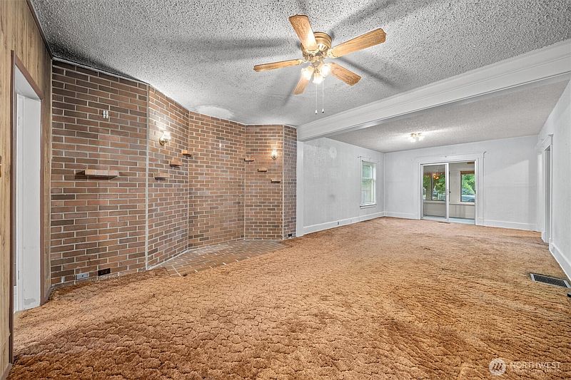 5th image of 1114 N Prospect Street