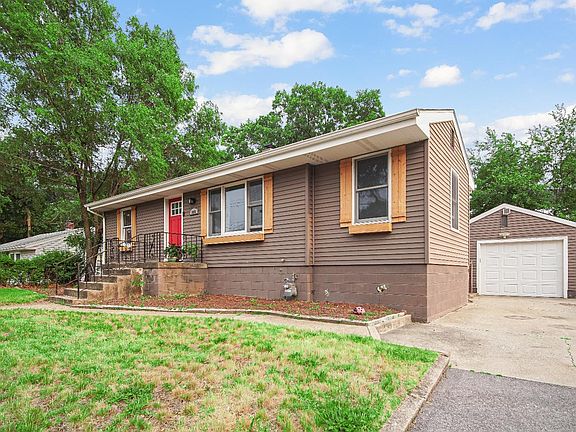 3rd image of 1016 Riverlane Dr
