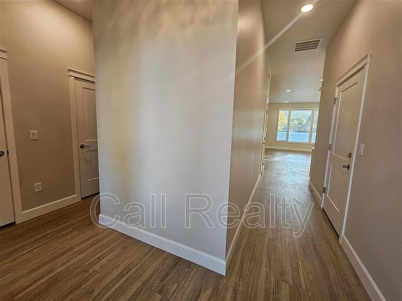 3 bed, 2.0 bath, 1500 sqft, $2,700 — Photo 3