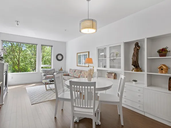 119 W 22nd St #227, North Vancouver, BC V7M 0B4