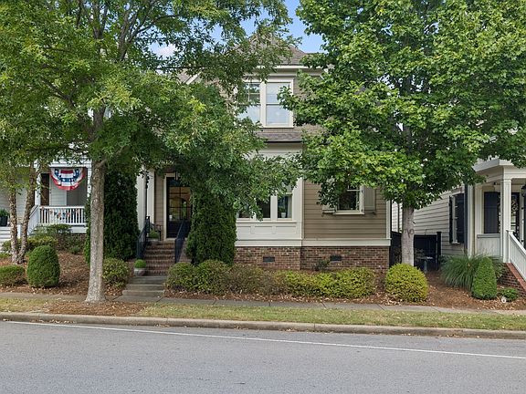 4th image of 96 Poplar St