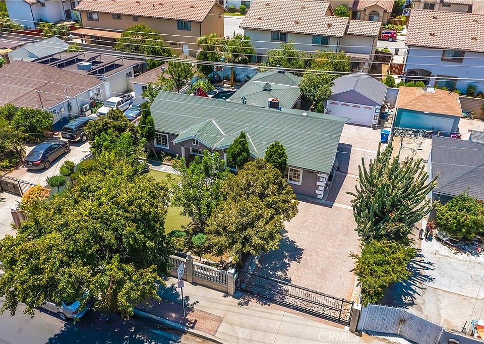 1st image of 7549 Variel Ave