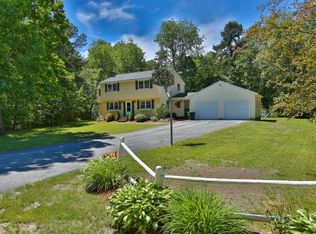 13 Hickory Dr, Amherst, NH 03031