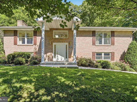 695 Sherwood Dr, Ridgeley, WV 26753