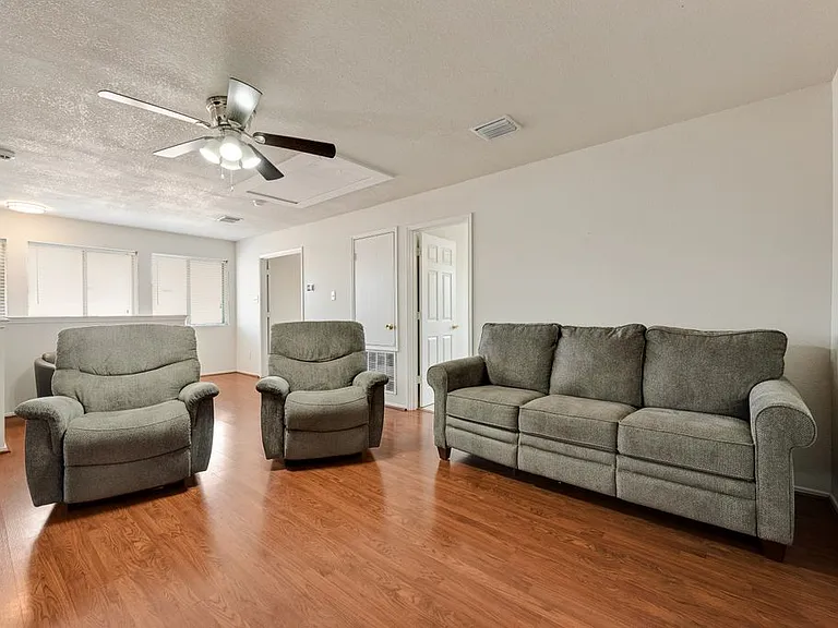 1421 Laurel Hall Ln — Photo 14