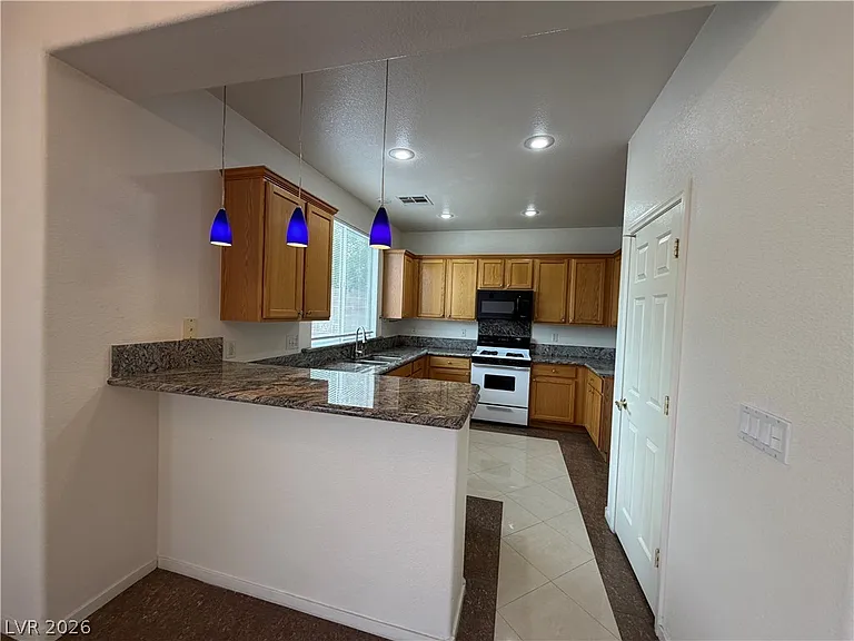 10115 Capistrello Ave — Photo 5