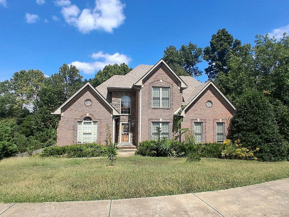 1st image of 901 Dixie Ln