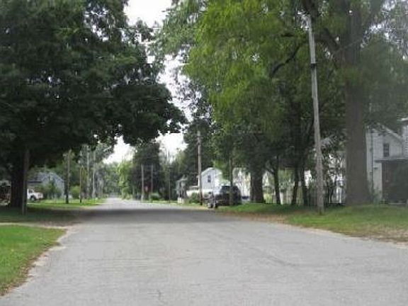 Exterior Neighborhood (street photo)