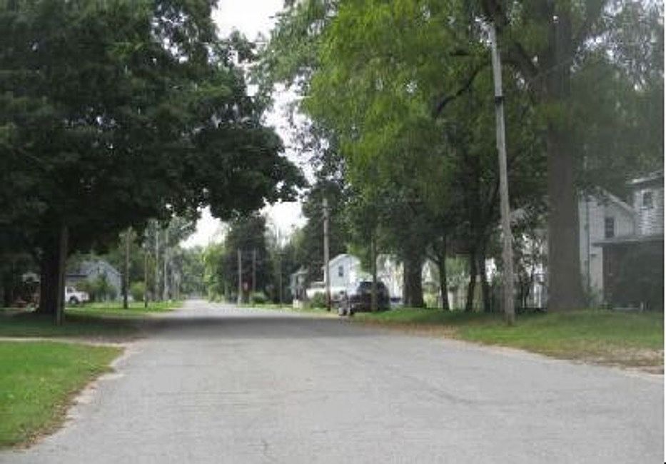 Exterior Neighborhood (street photo)