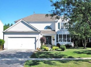 951 Chesapeake Blvd, Grayslake, IL 60030