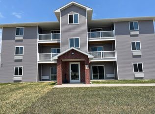 1914 15th Ave SE #4, Dyersville, IA 52040