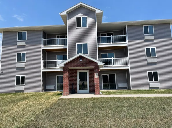 Dreamsville Apartments, 1914 15th Ave SE #4, Dyersville, IA 52040
