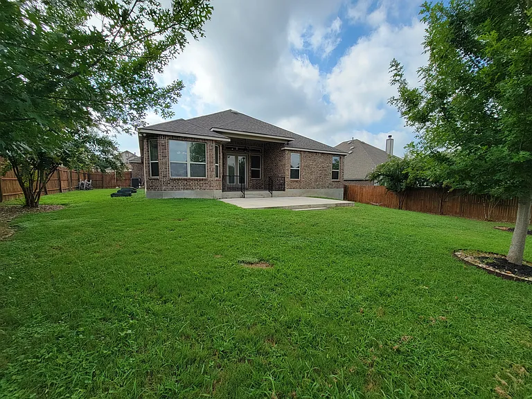 8915 Monument Parke — Photo 25