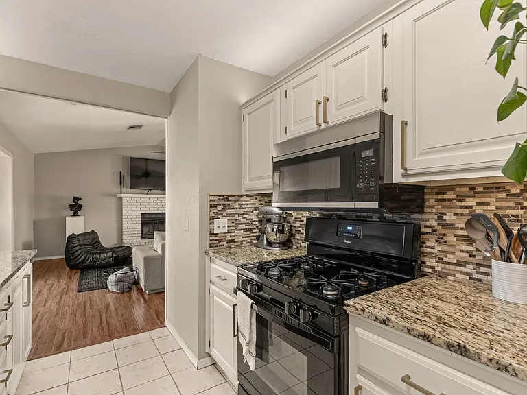 2909 W 61st Pl S — Photo 69
