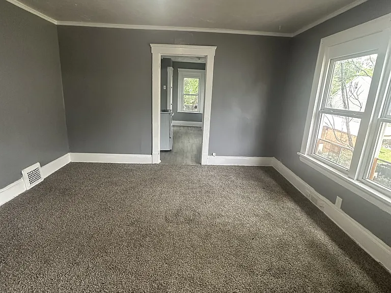 7613 Bancroft Ave — Photo 17