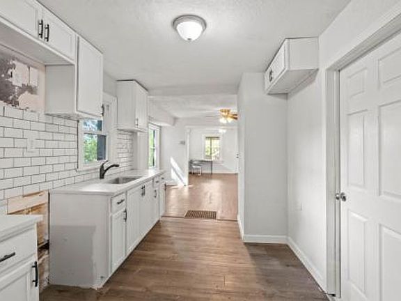 5th image of 4407 Wayne Ave