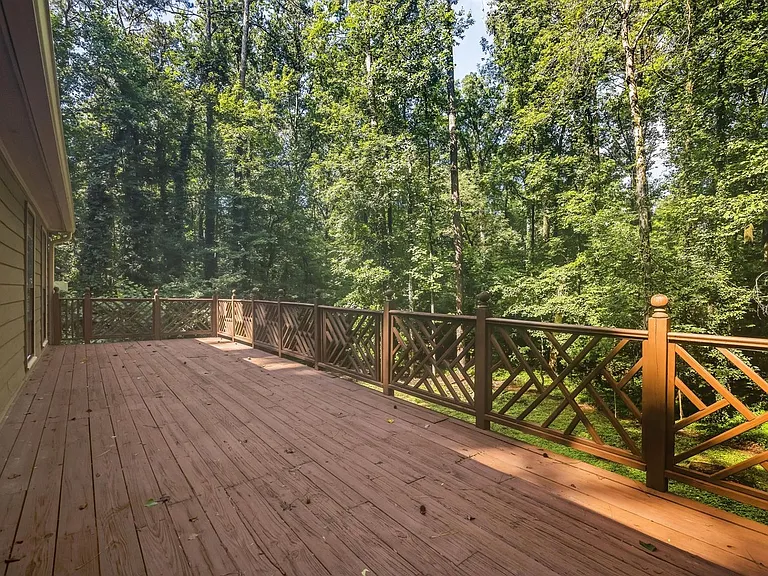 240 Brandenburgh Cir — Photo 5