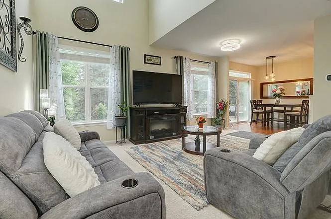 2 bed, 1400 sqft, $2,350 — Photo 2